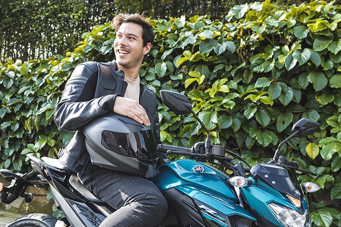 2018-Yamaha-noticia-cascos