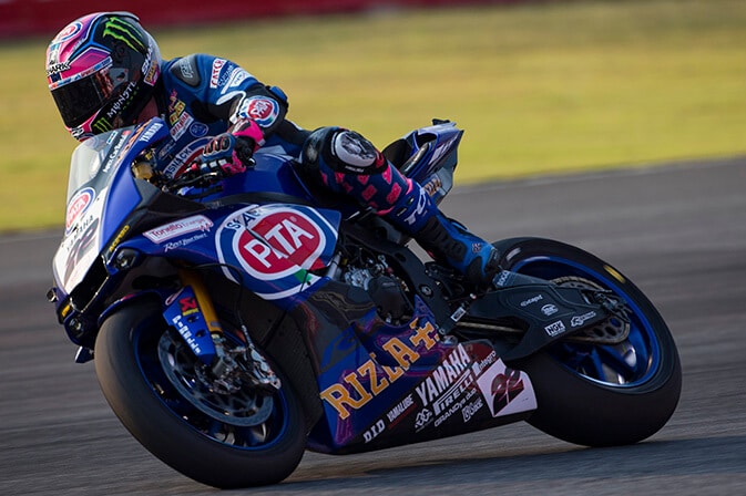 WorldSBK-Yamaha-2017-Th_0003_FUYDHCUMR6DZCRP3WS7X